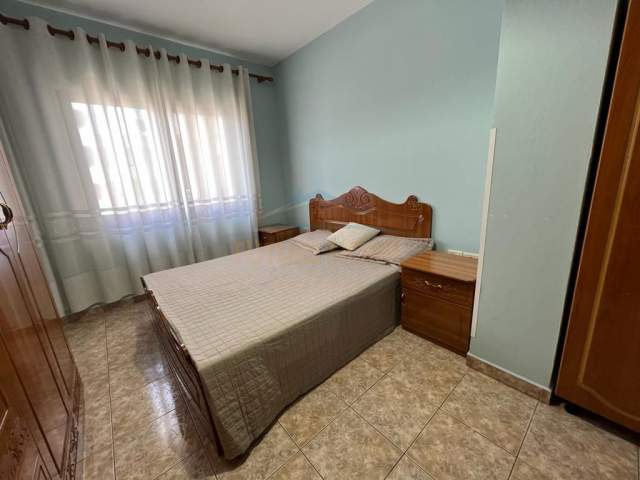 Tirane, jepet me qera apartament Kati 6, 145 m² 450 Euro (Rruga Reshit Petrela.)