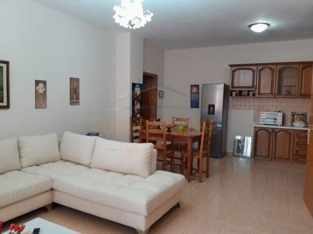 Tirane, jepet me qera apartament Kati 7, 106 m² 750 Euro (Bulevardi Zogu I)
