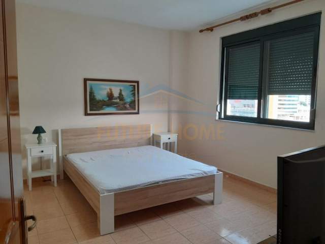 Tirane, jepet me qera apartament Kati 7, 106 m² 750 Euro (Bulevardi Zogu I)