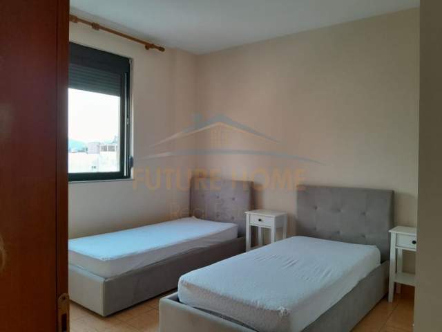 Tirane, jepet me qera apartament Kati 7, 106 m² 750 Euro (Bulevardi Zogu I)