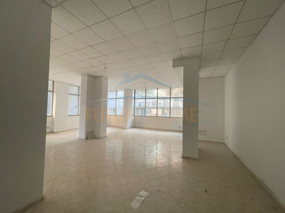 Durres, jepet me qera ambjent biznesi Kati 0, 100 m² 500 € (Vollga, Durres)