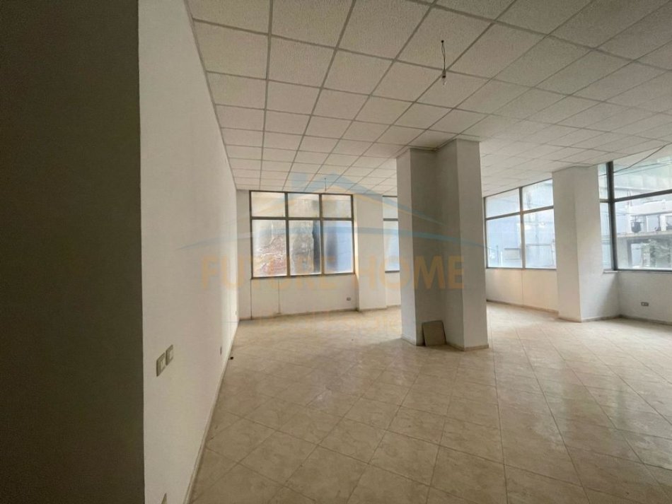 Durres, jepet me qera ambjent biznesi Kati 0, 100 m² 500 € (Vollga, Durres)