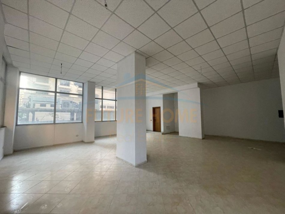 Durres, jepet me qera ambjent biznesi Kati 0, 100 m² 500 € (Vollga, Durres)