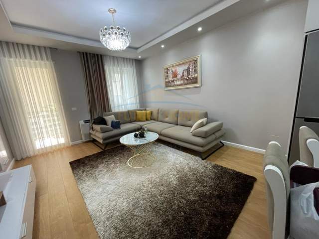 Tirane, jepet me qera apartament Kati 1, 85 m² 650 Euro (Liqeni i Thate, Rruga Eduard Mano)