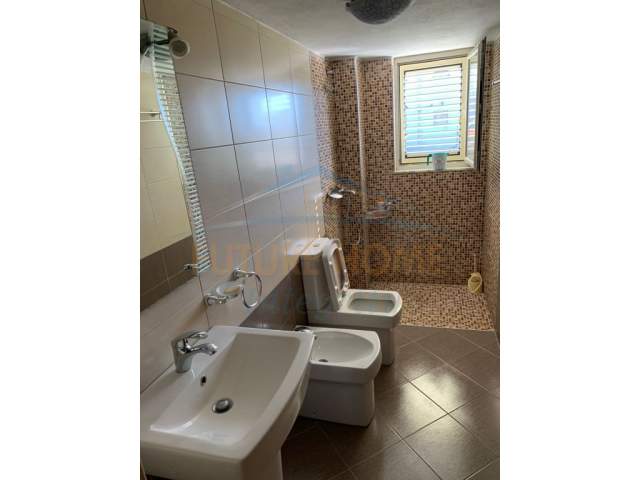 Tirane, jepet me qera apartament Kati 1, 120 m² 410 Euro (Ali Demi)