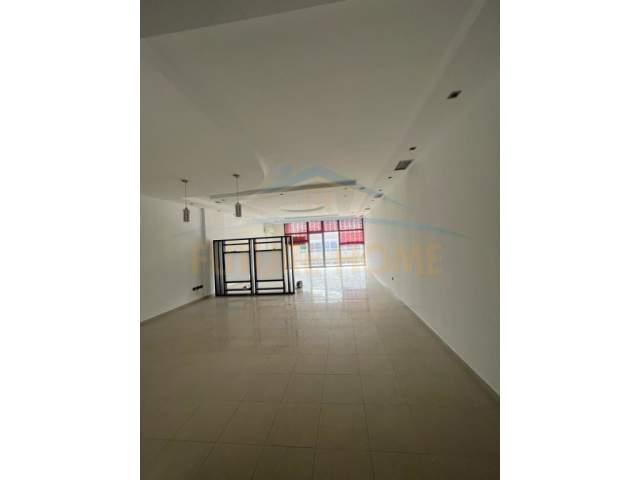 Durres, jepet me qera zyre Kati 2, 90 m² 600 Euro (Vollga)