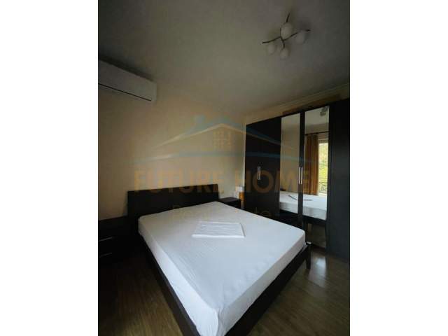 Tirane, jepet me qera apartament 4+1 Kati 4, 200 m² 650 Euro (Pjeter Budi)