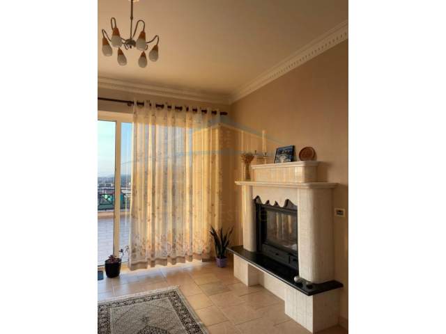 Tirane, jepet me qera apartament 4+1 Kati 4, 200 m² 650 Euro (Pjeter Budi)