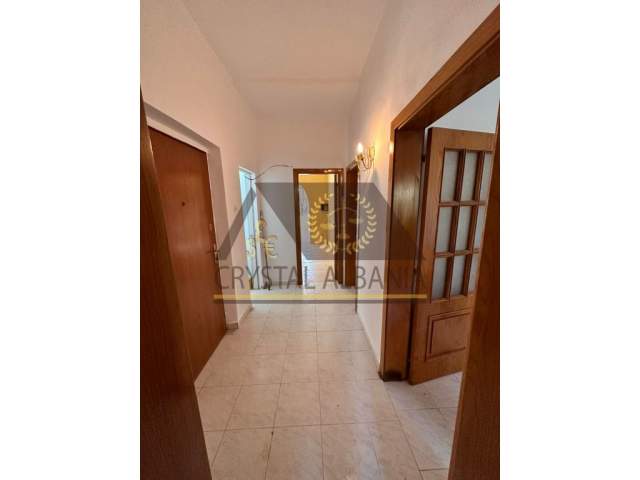 Tirane, shitet apartament Kati 3, 84 m² 105.000 Euro