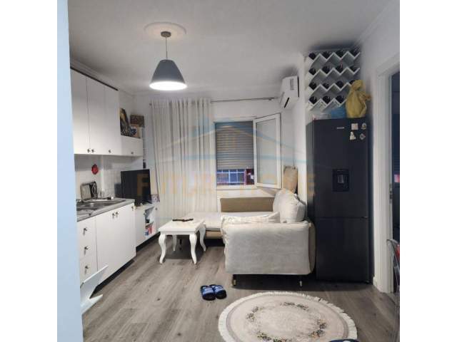 Tirane, jepet me qera apartament Kati 2, 40 m² 350 Euro (pallatet cabej)