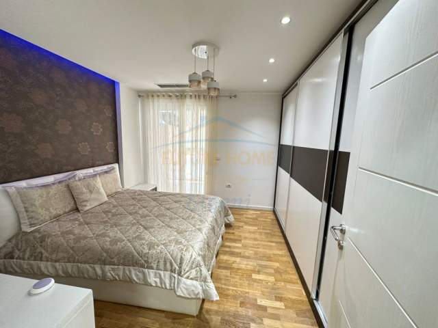 Tirane, jepet me qera apartament Kati 5, 120 m² 700 Euro (Rruga e Kavajes)