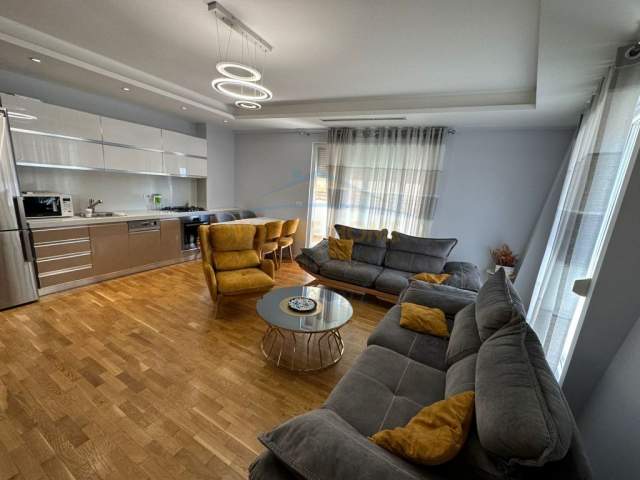Tirane, jepet me qera apartament Kati 5, 120 m² 700 Euro (Rruga e Kavajes)