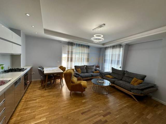 Tirane, jepet me qera apartament Kati 5, 120 m² 700 Euro (Rruga e Kavajes)