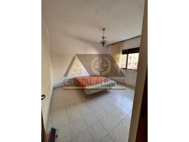Tirane, shitet apartament Kati 3, 84 m² 105.000 Euro