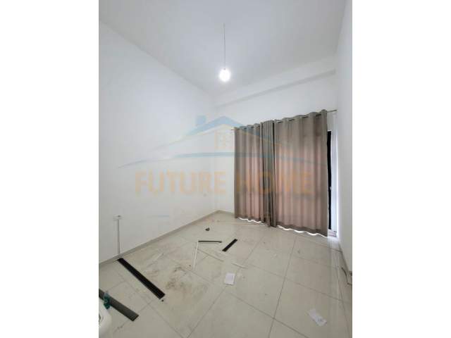 Tirane, jepet me qera apartament Kati 1, 85 m² 500 Euro (Farmacia 10)
