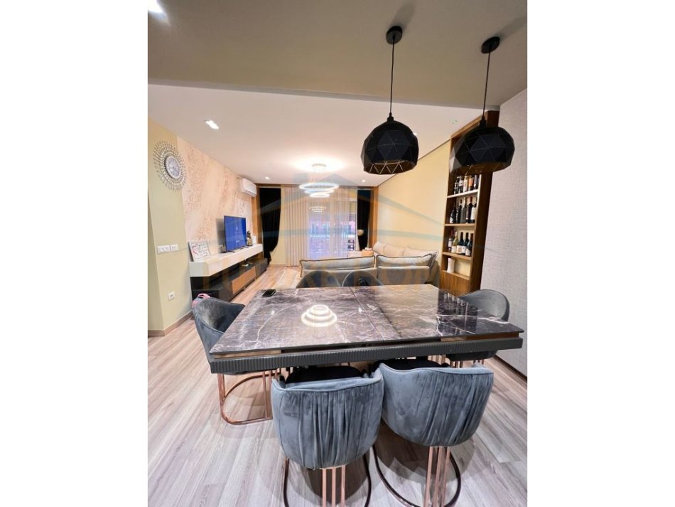 Tirane, shitet apartament 2+1, Kati 1, 117 m2 185,000 € (RRUGA E KAVAJES)