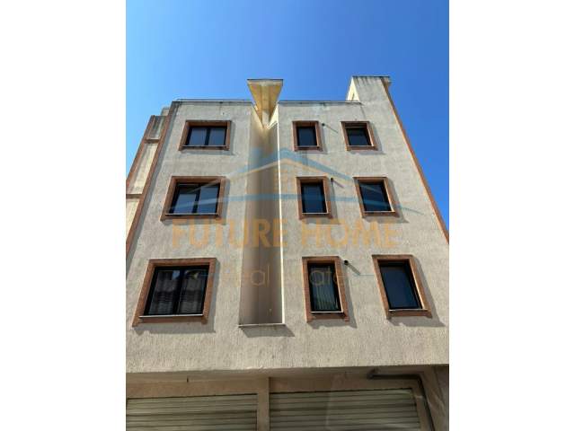 Tirane, shitet Vile 5+1 Kati 3, 650 m² 520.000 Euro