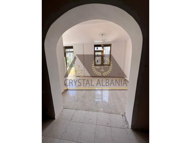 Tirane, shitet apartament Kati 3, 84 m² 105.000 Euro