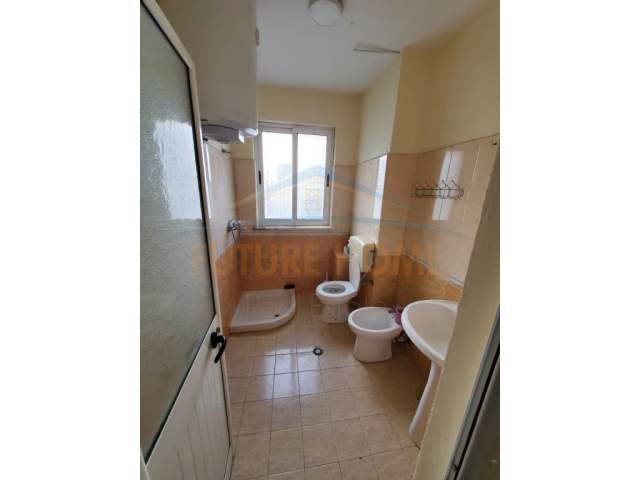 Tirane, jepet me qera apartament 2+1+BLK Kati 2, 79 m² 280 Euro (xhamlliku)