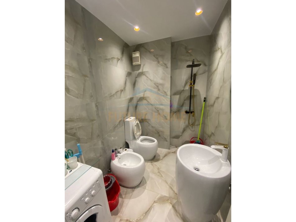 Tirane, jepet me qera apartament 1+1 Kati 9, 60 m² 600 € (ZOGU ZI)