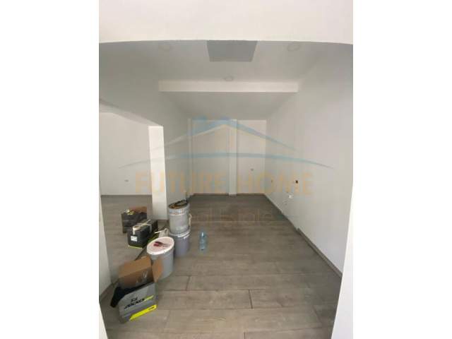 Tirane, jepet me qera ambjent biznesi Kati 0, 60 m² 800 Euro (Rruga e Kavajes)