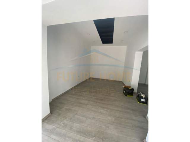 Tirane, jepet me qera ambjent biznesi Kati 0, 60 m² 800 Euro (Rruga e Kavajes)