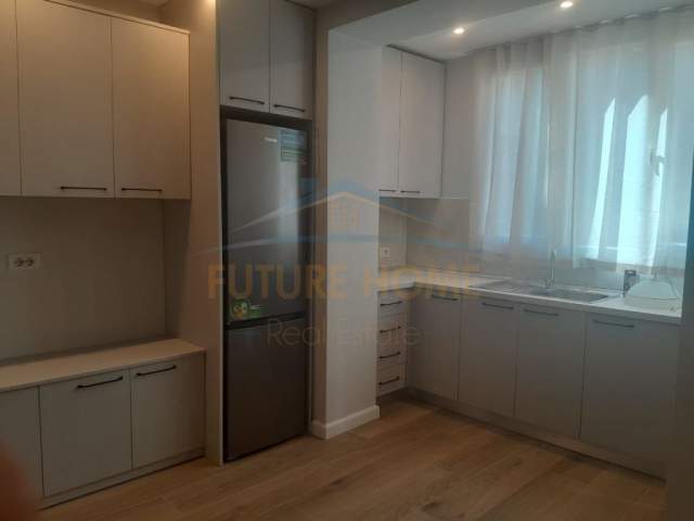 Tirane, jepet me qera apartament 2+1 Kati 2, 65 m² 400 Euro
