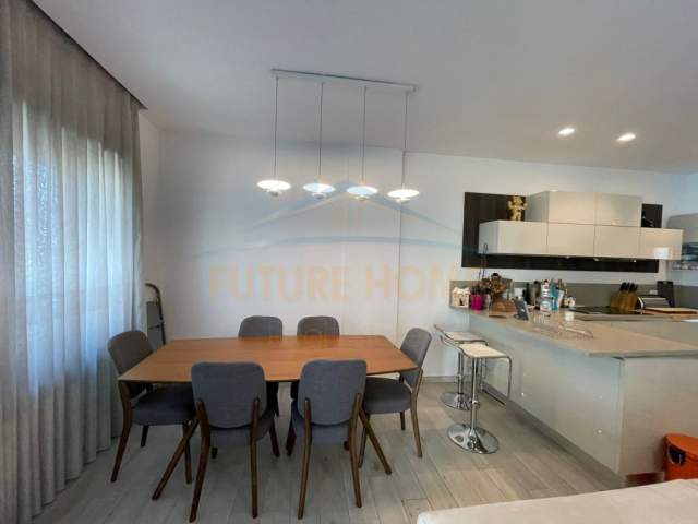 Tirane, jepet me qera apartament Kati 6, 140 m² 1.400 Euro (Ring Center)