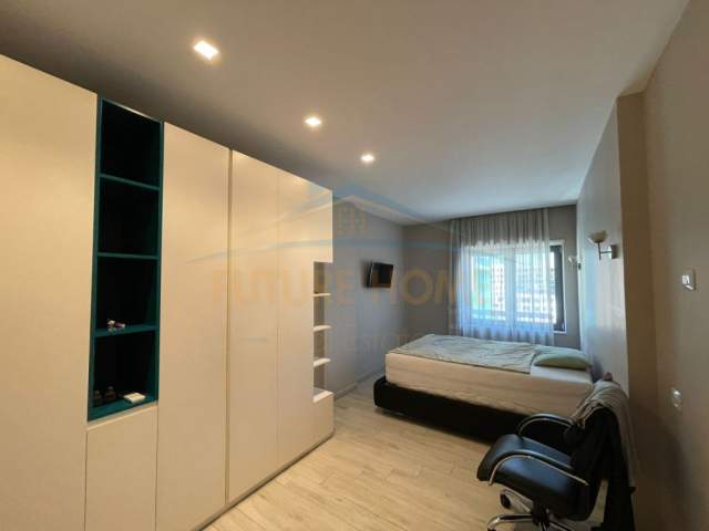 Tirane, jepet me qera apartament Kati 6, 140 m² 1.400 Euro (Ring Center)