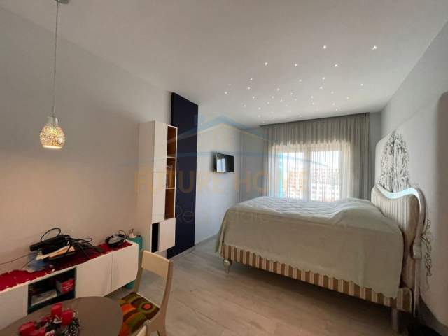Tirane, jepet me qera apartament Kati 6, 140 m² 1.400 Euro (Ring Center)