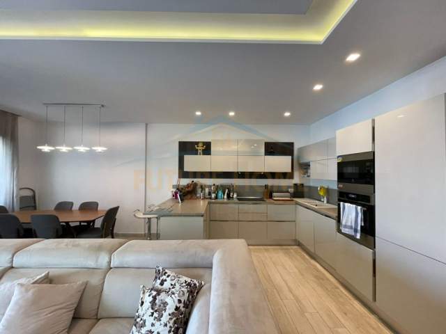 Tirane, jepet me qera apartament Kati 6, 140 m² 1.400 Euro (Ring Center)