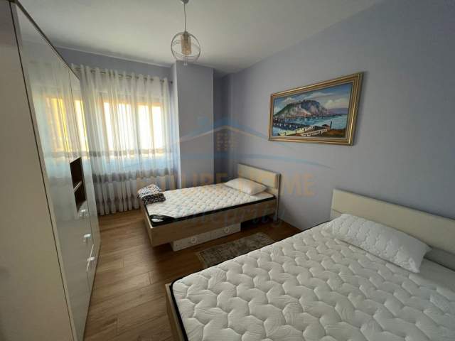 Tirane, jepet me qera apartament 2+1+BLK Kati 4, 90 m² 500 Euro (Ali Demi)