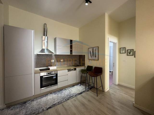 Tirane, jepet me qera apartament Kati 1, 87 m² 600 Euro (Kodra e Diellit)