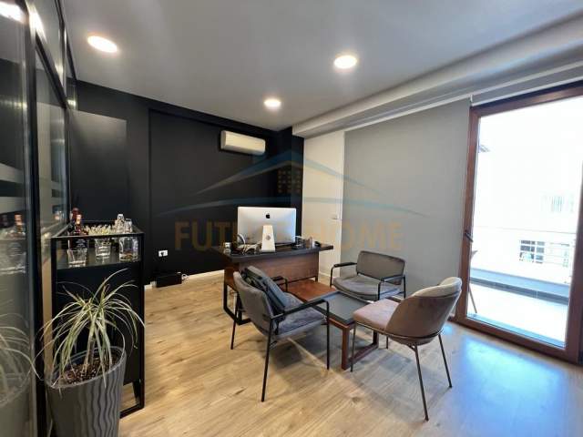 Tirane, jepet me qera zyre Kati 8, 187 m² 2.300 Euro (Hilton Garden Inn Tirana)