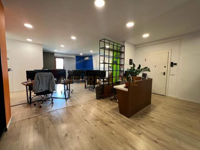 Tirane, jepet me qera zyre Kati 8, 187 m² 2.300 Euro (Hilton Garden Inn Tirana)