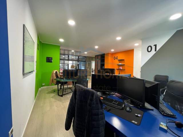 Tirane, jepet me qera zyre Kati 8, 187 m² 2.300 Euro (Hilton Garden Inn Tirana)