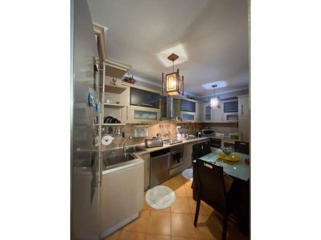 Tirane, jepet me qera apartament Kati 4, 75 m² 1.000 Euro (Përballë stadiumit Air Albania.)