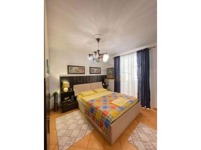 Tirane, jepet me qera apartament Kati 4, 75 m² 1.000 Euro (Përballë stadiumit Air Albania.)
