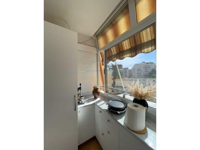 Tirane, jepet me qera apartament Kati 4, 75 m² 1.000 Euro (Përballë stadiumit Air Albania.)