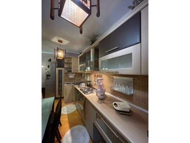 Tirane, jepet me qera apartament Kati 4, 75 m² 1.000 Euro (Përballë stadiumit Air Albania.)