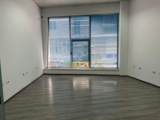 Tirane, jepet me qera ambjent biznesi Kati 1, 183 m² 2.200 Euro (Komuna e Parisit)
