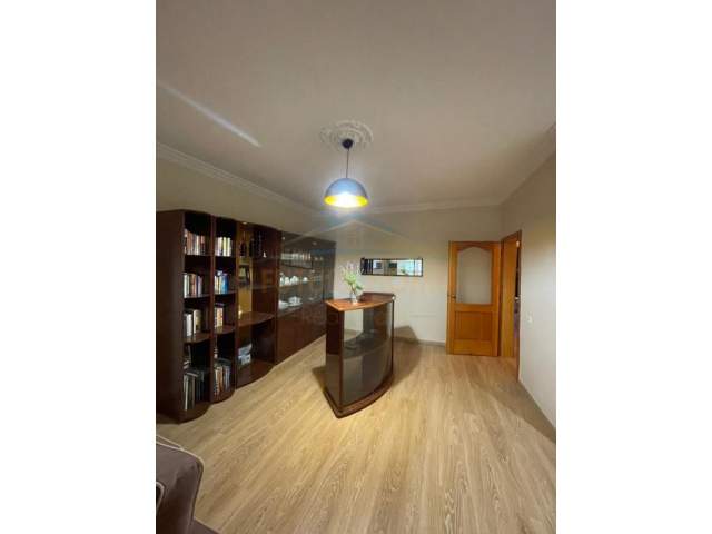 Tirane, jepet me qera apartament 2+1 Kati 1, 127 m² 450 Euro (Ali Visha)