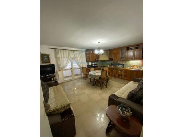 Tirane, jepet me qera apartament 3+1 Kati 4, 150 m² 800 Euro