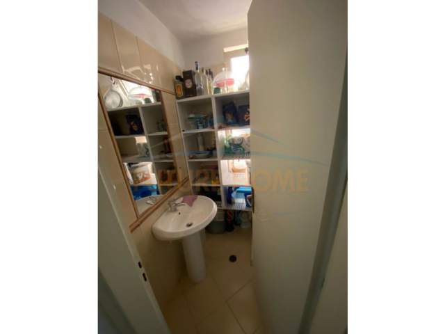 Tirane, jepet me qera apartament 3+1+BLK Kati 4, 150 m² 800 Euro (prane Mozaikut)
