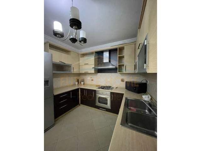 Tirane, jepet me qera apartament Kati 1, 119 m² 500 Euro ("Rruga 5 Maj")