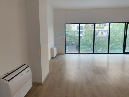 Tirane, jepet me qera ambjent biznesi Kati 1, 87 m² 1.000 Euro