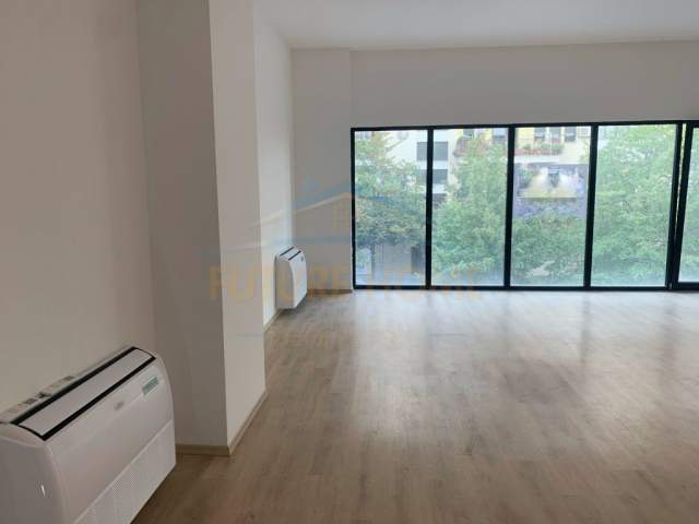 Tirane, jepet me qera ambjent biznesi Kati 1, 100 m² 1.000 Euro (Squere 21)