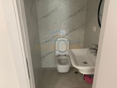 Tirane, jepet me qera ambjent biznesi Kati 1, 87 m² 1.000 Euro