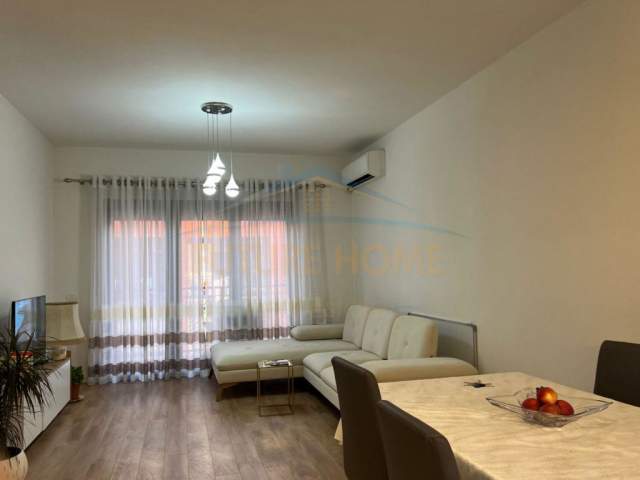 Tirane, jepet me qera apartament 1+1 Kati 5, 72 m² 550 Euro