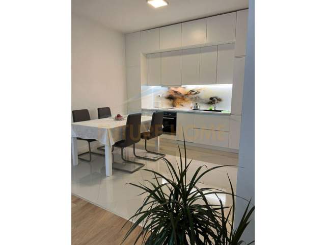 Shqiperi, jepet me qera apartament 1+1+BLK 72 m² 500 Euro (rruga nexho konomi)